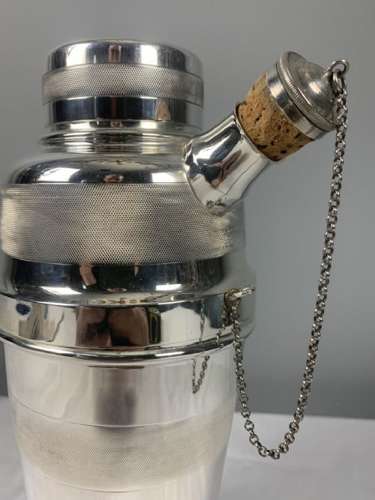 Jumbo Art Deco Silver Plated Cocktail Shaker, 1 Pint, By Dutchess Plat