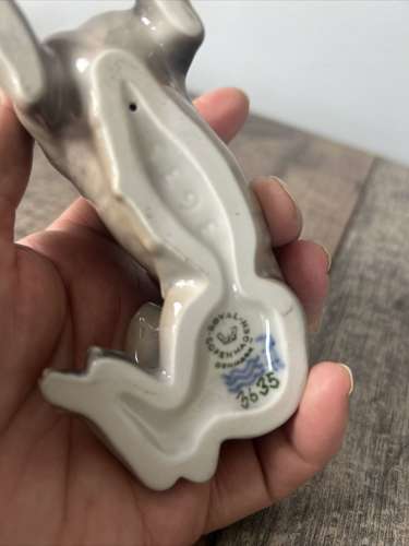 Royal Copenhagen Figurine Lying Boxer No 3635